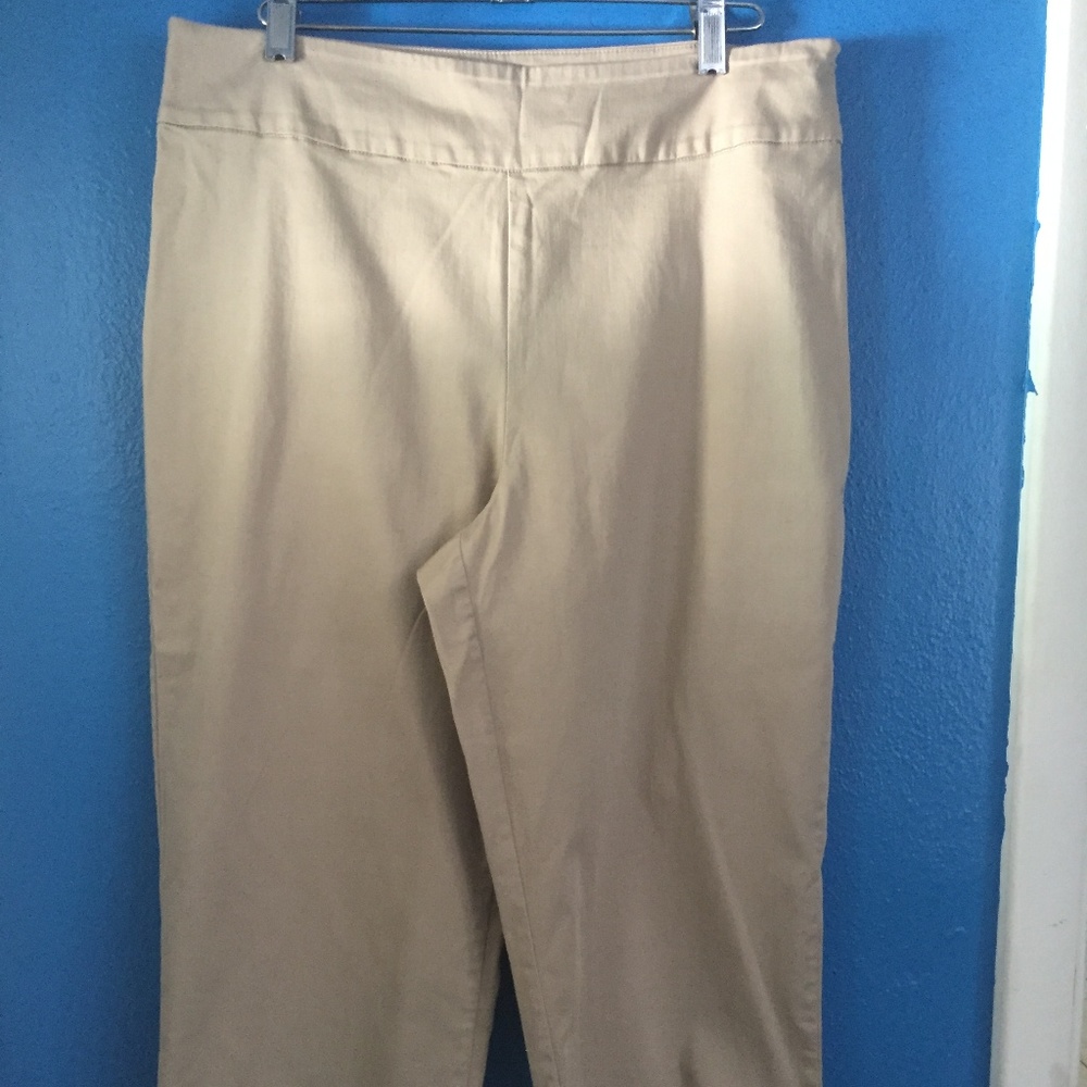 💐BIG PRICE DROP - Chico's Capri Pants